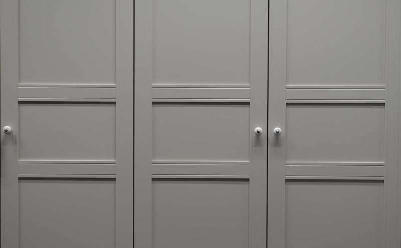 Yorkshire Cabinet Makers. Dove grey shaker doors